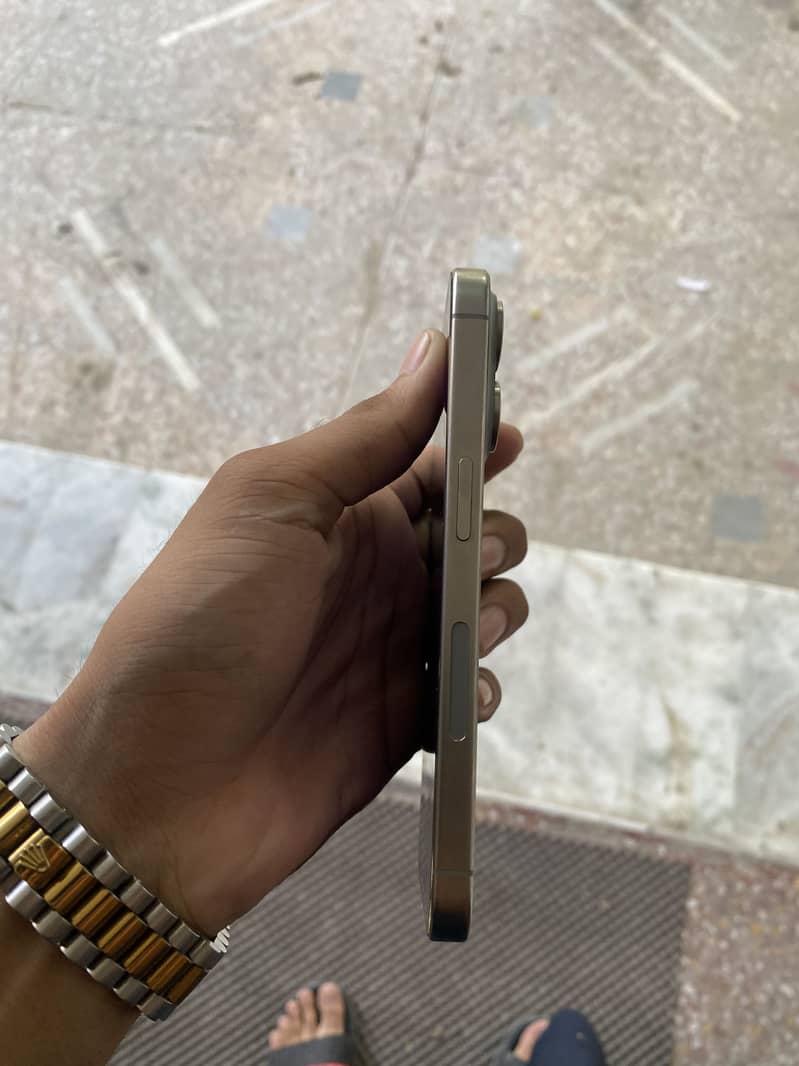 Apple iPhone 15 Pro 3