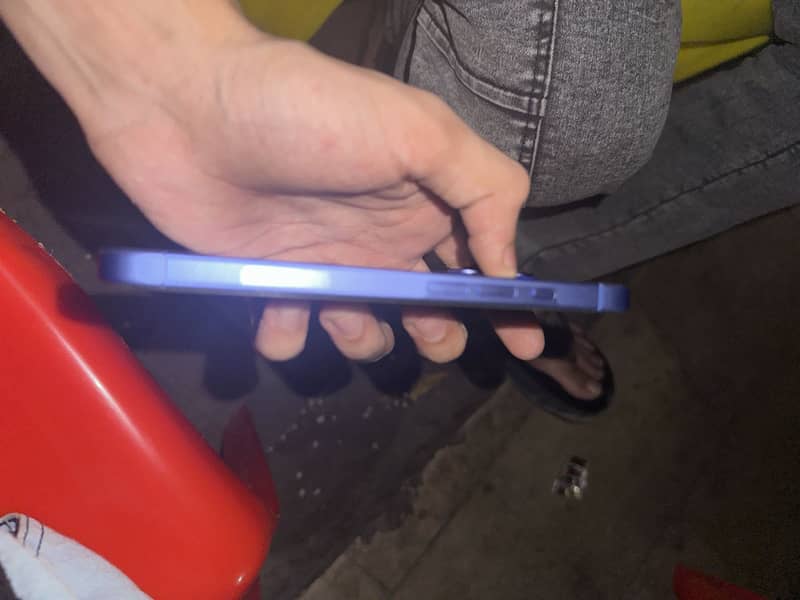 Apple iPhone 16 2