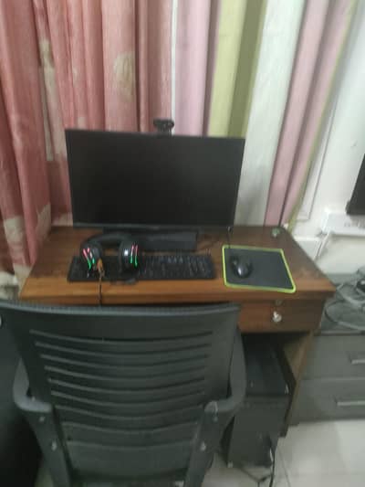 Computer + screen + mouse and keybard with wires