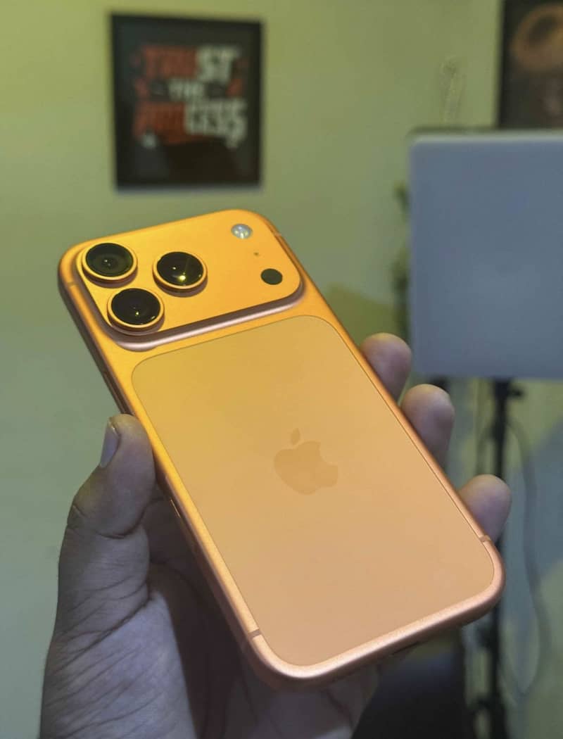 Apple iPhone 17 Pro Max 4