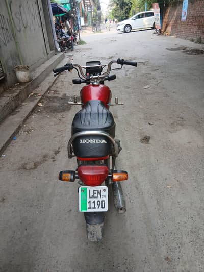 70000 say 75000 chali hoi h