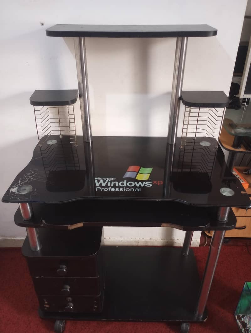 Window computer trolly 1