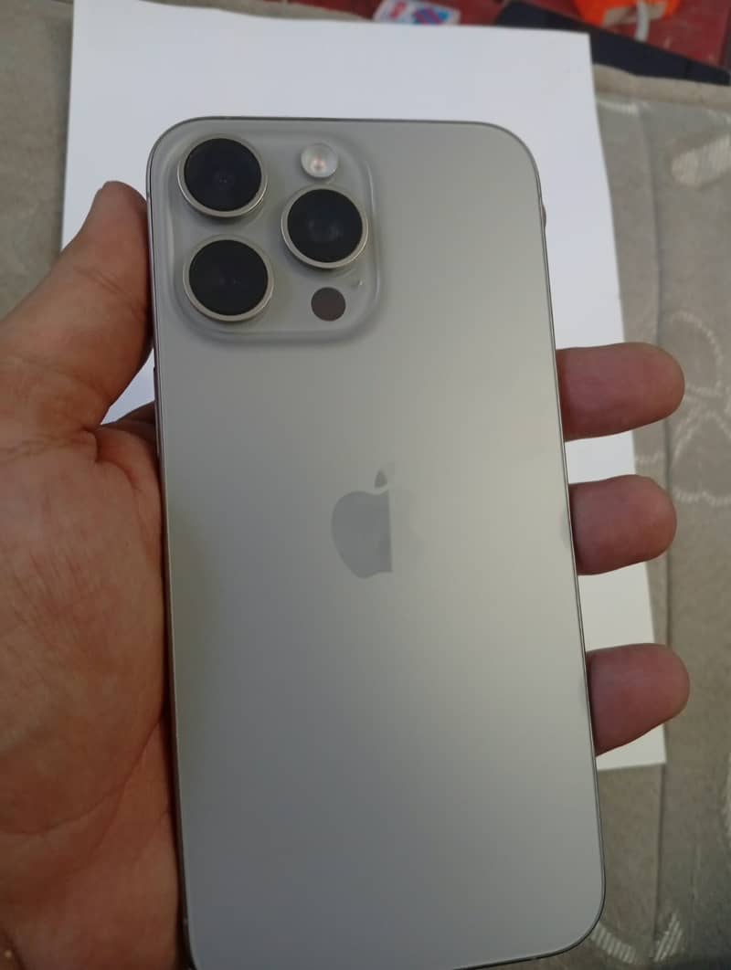 Apple iPhone 15 Pro Max 0