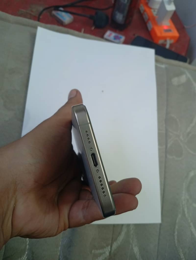 Apple iPhone 15 Pro Max 9