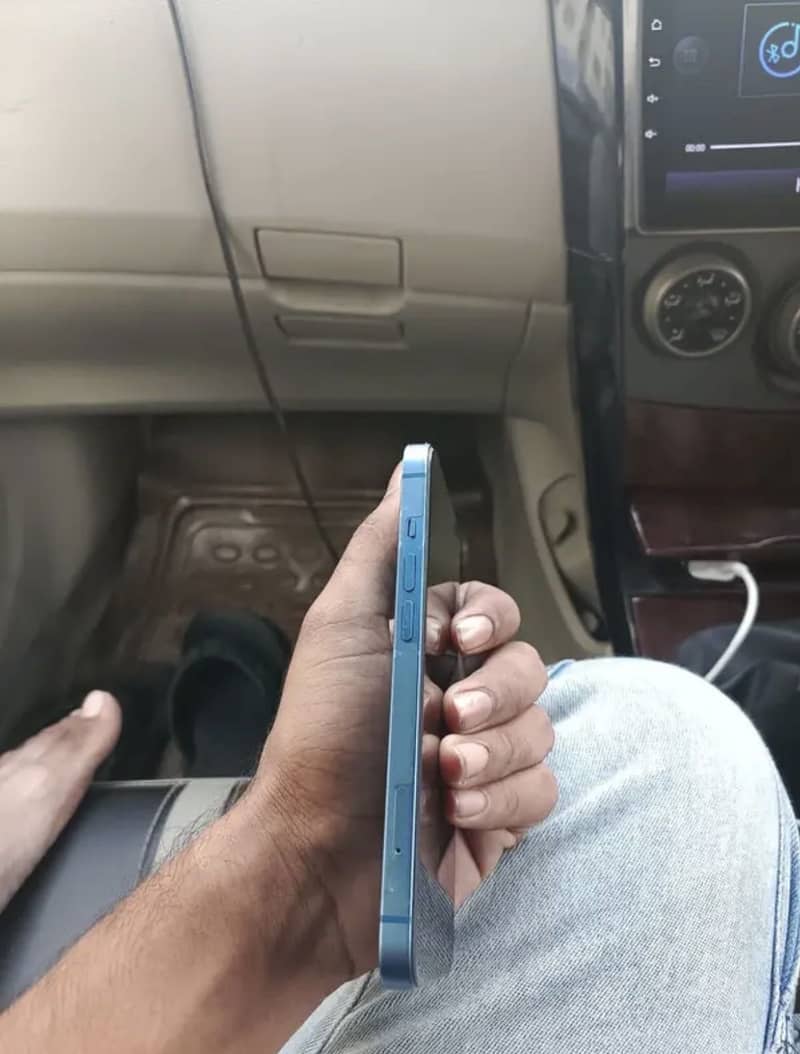 Apple iPhone 13 2