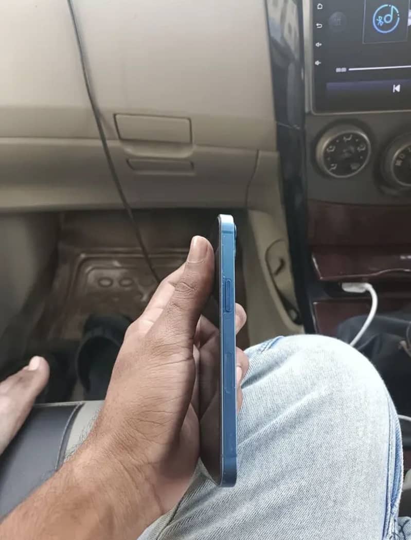 Apple iPhone 13 5