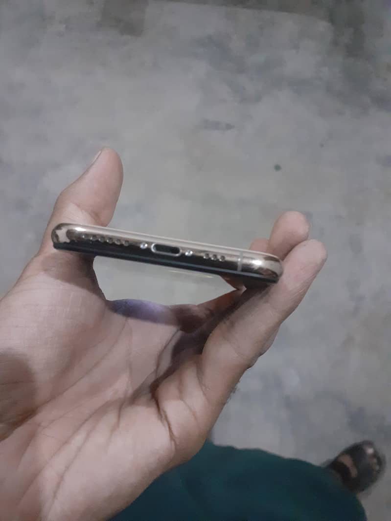 Apple iPhone XS 1
