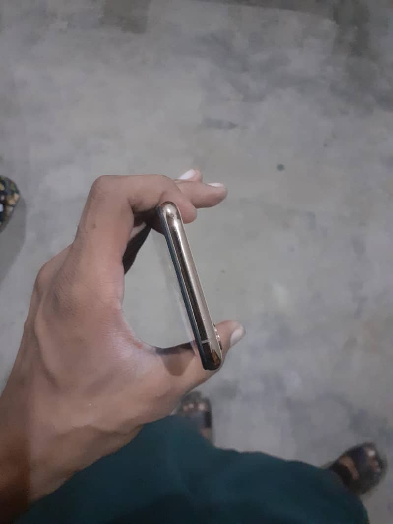 Apple iPhone XS 3
