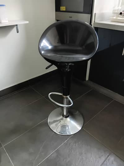 Adjustable Swivel Bar Stool