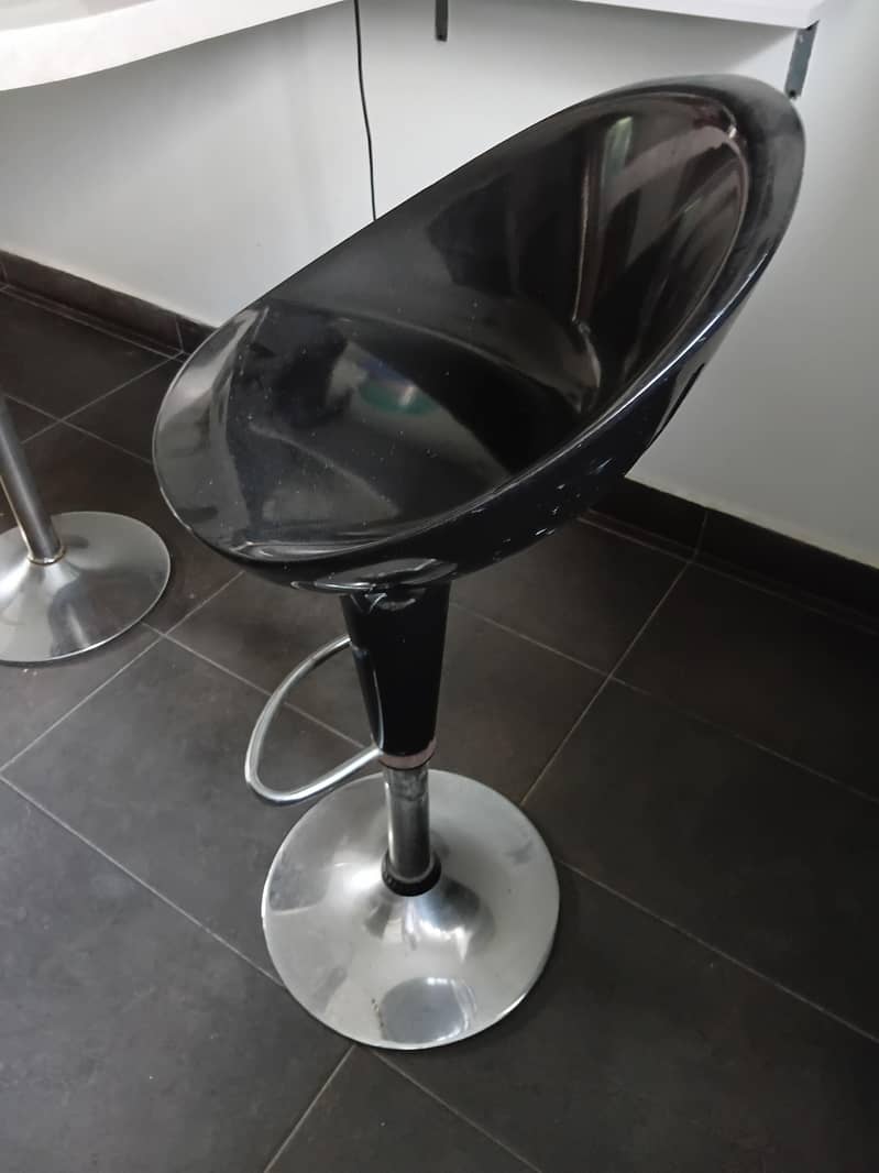 Adjustable Swivel Bar Stool 1