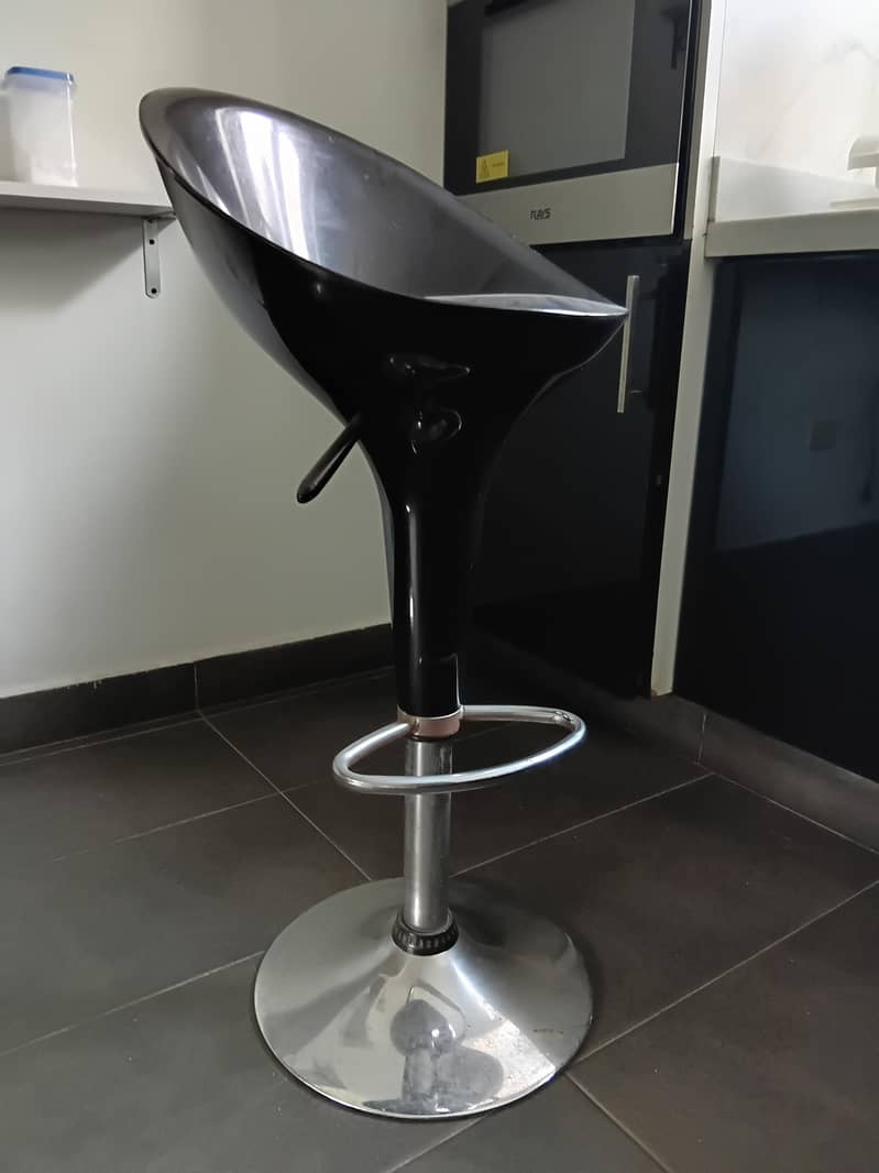 Adjustable Swivel Bar Stool 2