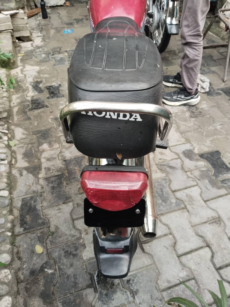 United 70cc 4