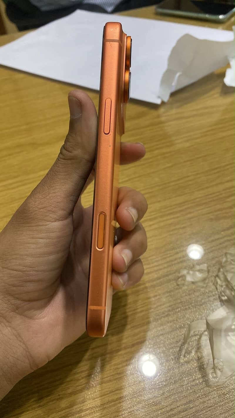Apple iPhone 17 Pro Max 4