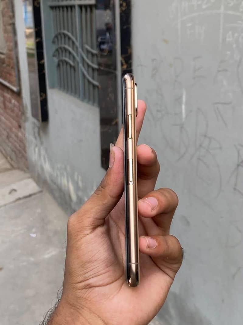 Aple iPhone XS 3