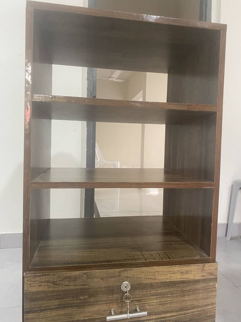 ریگ  کاپی کتابیں وغیرہ رکھنے کے لیے 1