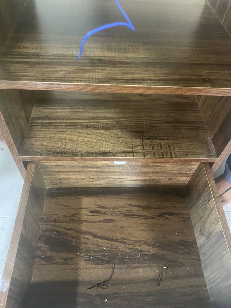 ریگ  کاپی کتابیں وغیرہ رکھنے کے لیے 2