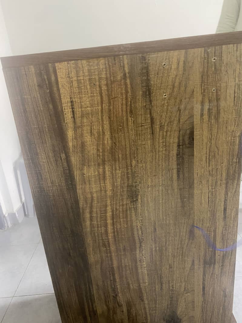 ریگ  کاپی کتابیں وغیرہ رکھنے کے لیے 3