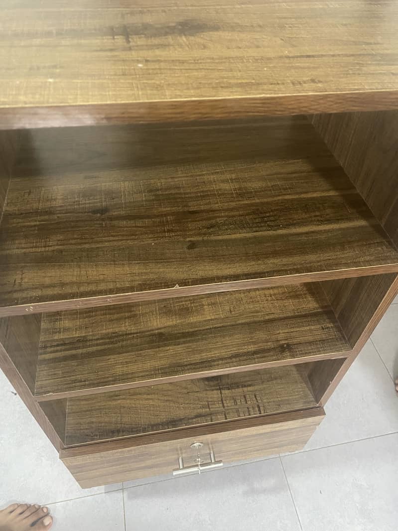 ریگ  کاپی کتابیں وغیرہ رکھنے کے لیے 4