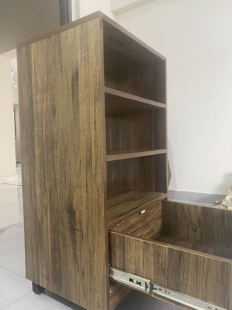 ریگ  کاپی کتابیں وغیرہ رکھنے کے لیے 5