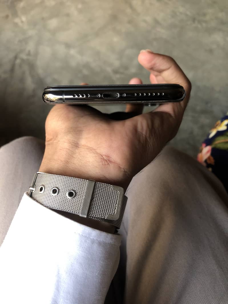 Apple iPhone XS Max 2