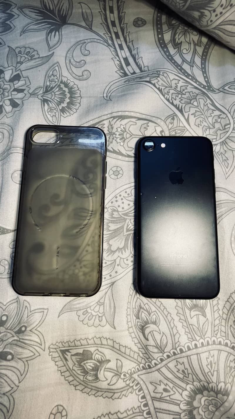 Apple iPhone 7 0