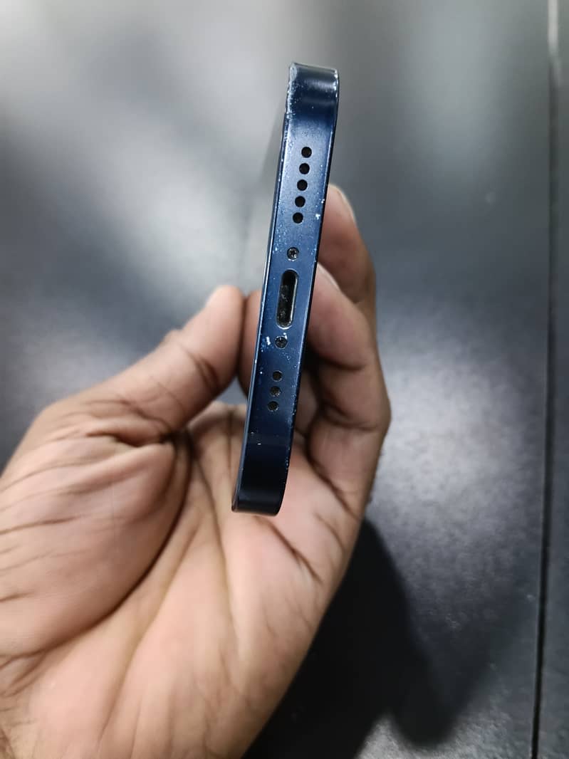 Apple iPhone 12 4