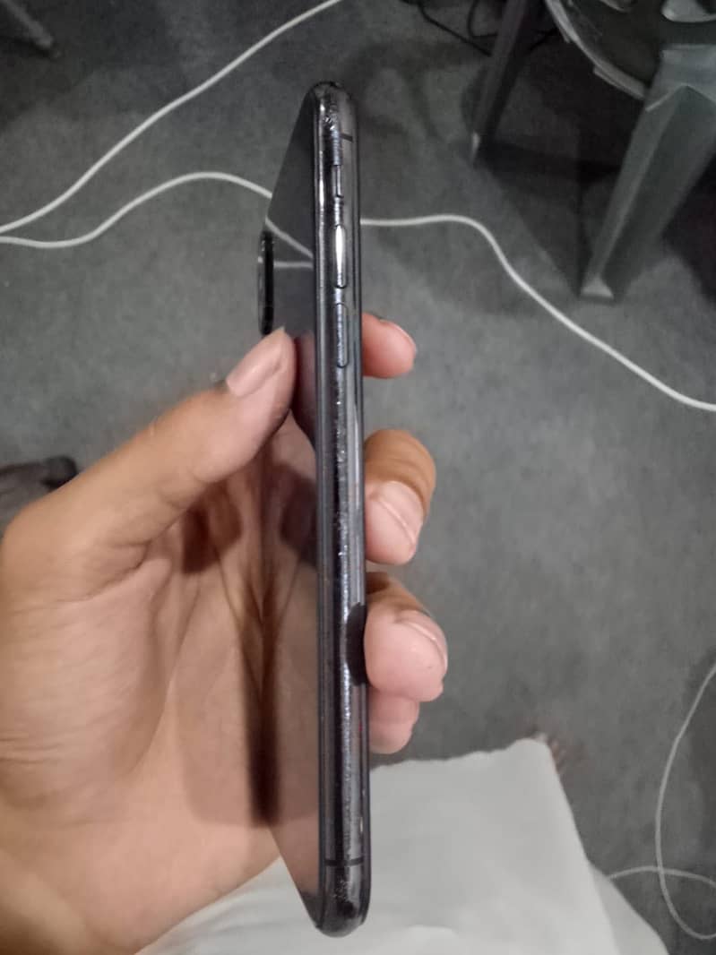 Apple iPhone X 4