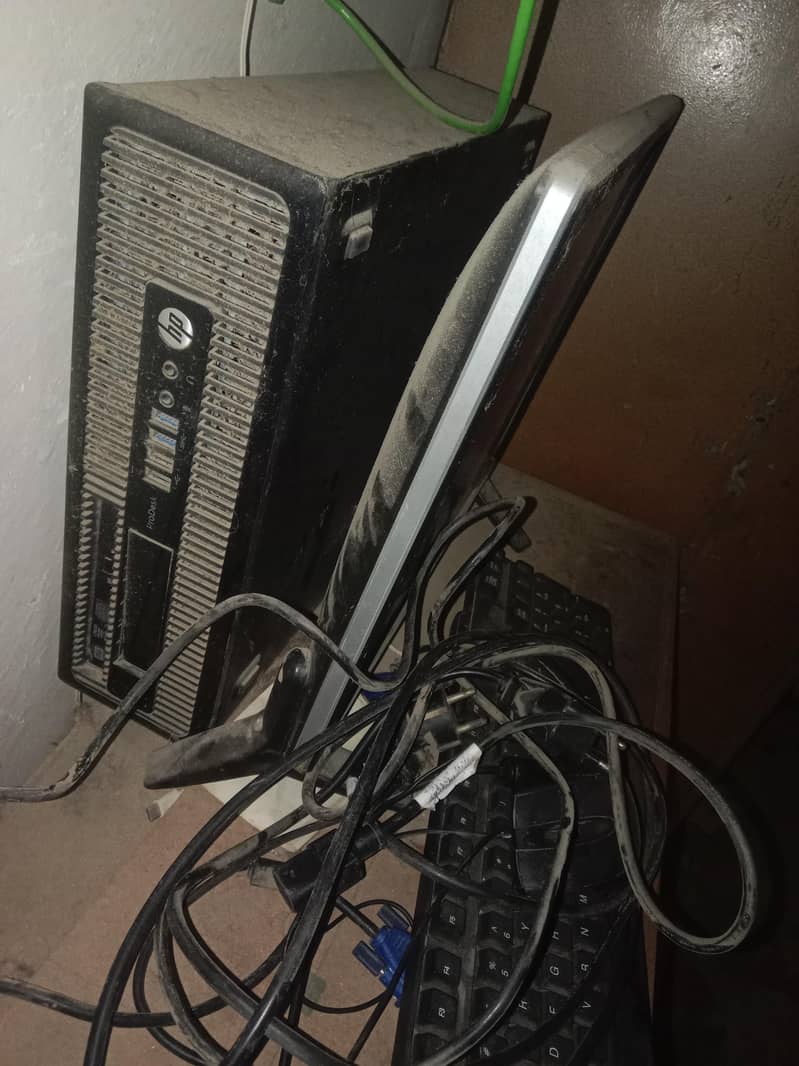 computer with all equipments 0