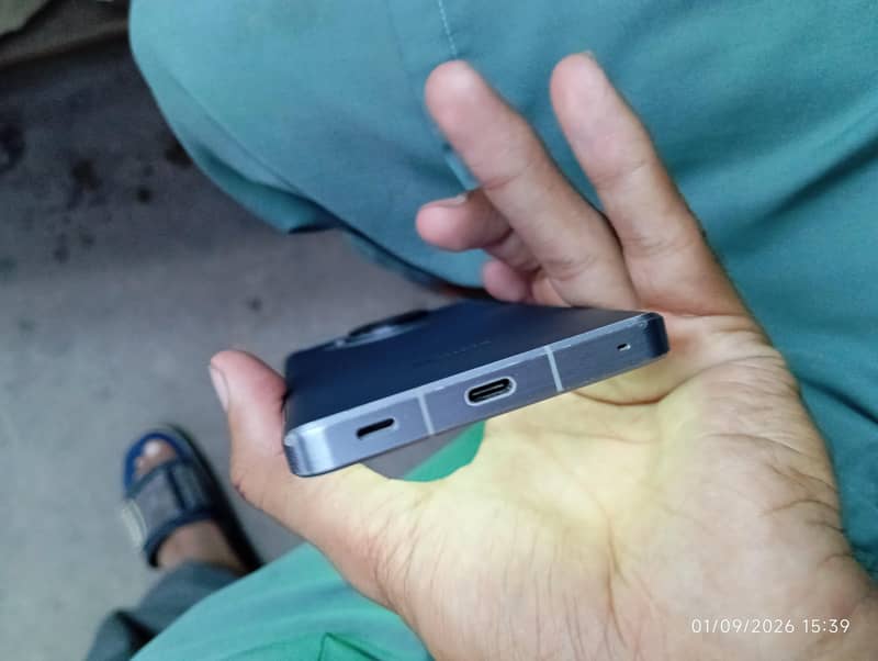 Sharp Aquos Sense7 2