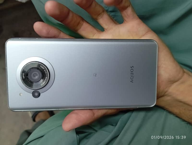 Sharp Aquos Sense7 4