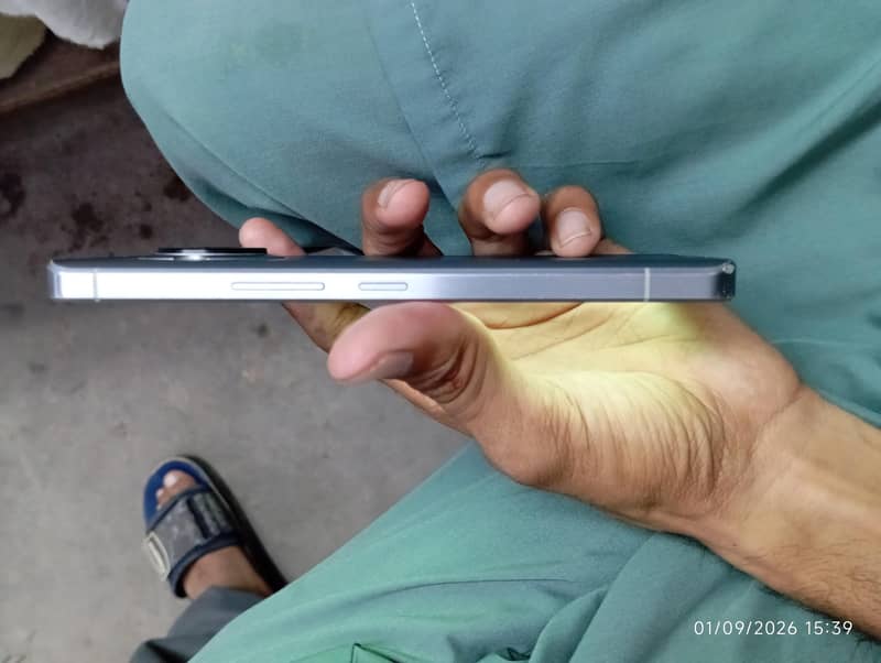Sharp Aquos Sense7 5