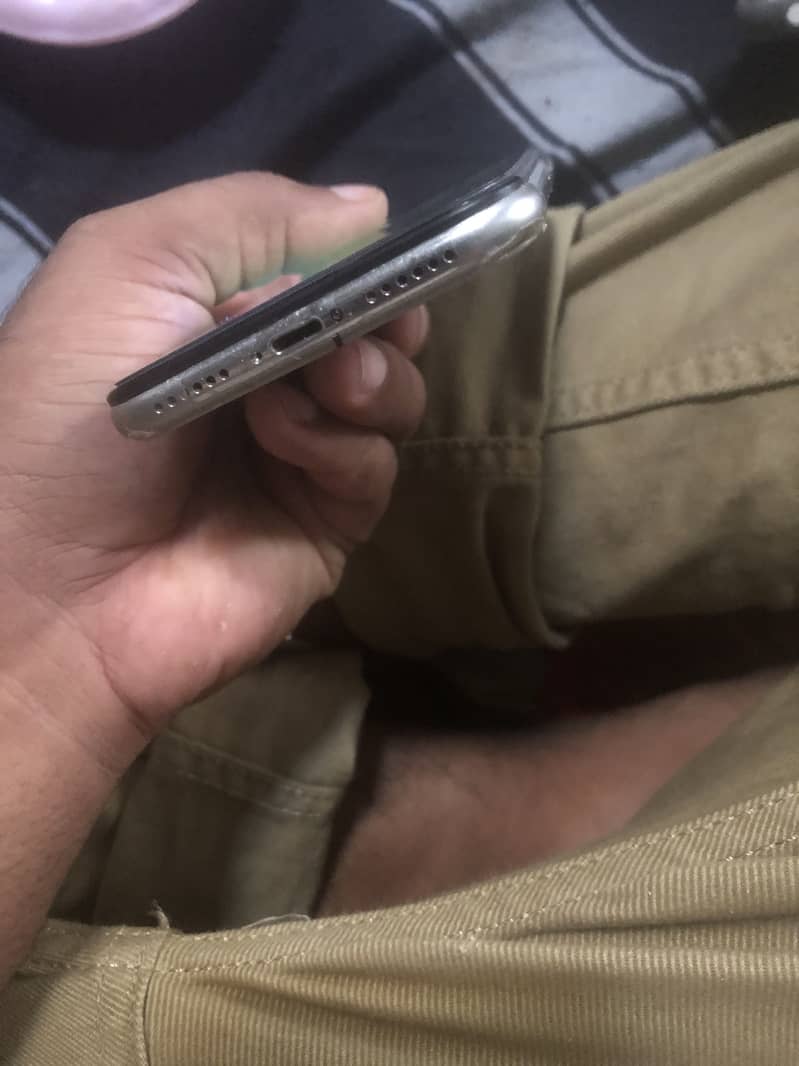 Apple iPhone X 5