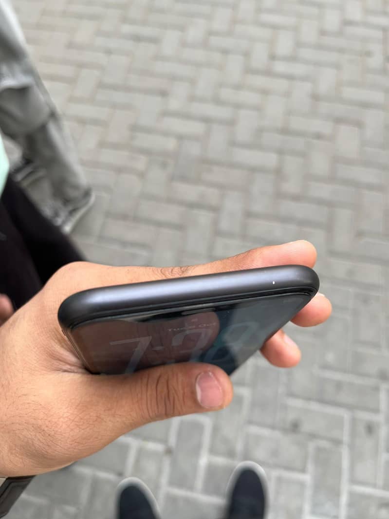 Apple iPhone 11 3