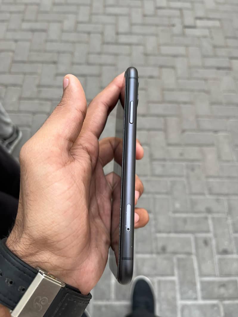 Apple iPhone 11 4