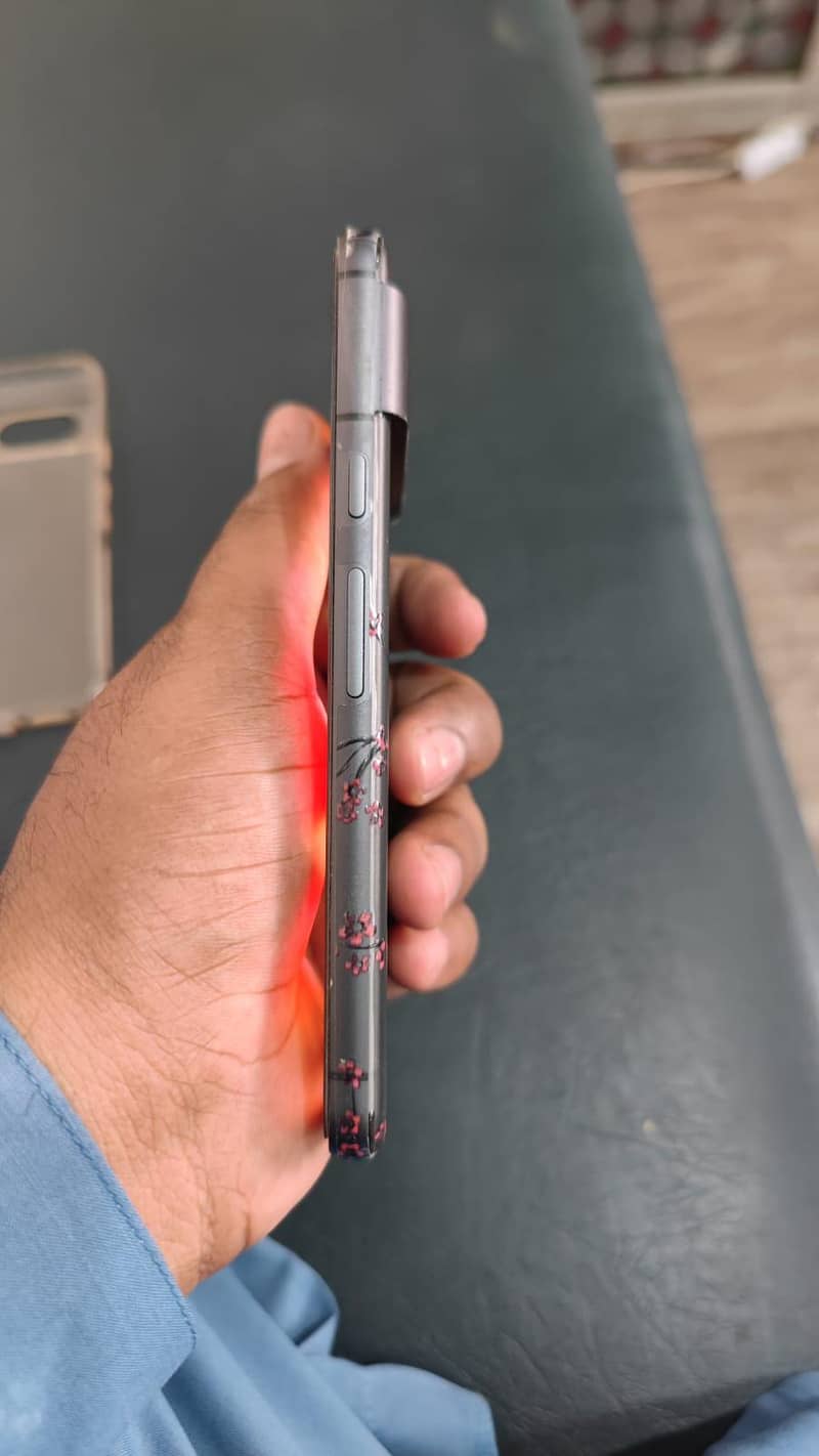 Google Pixel 8 4