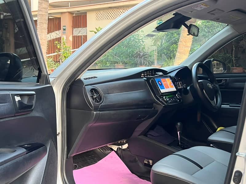 Toyota Corolla Axio 2016 12