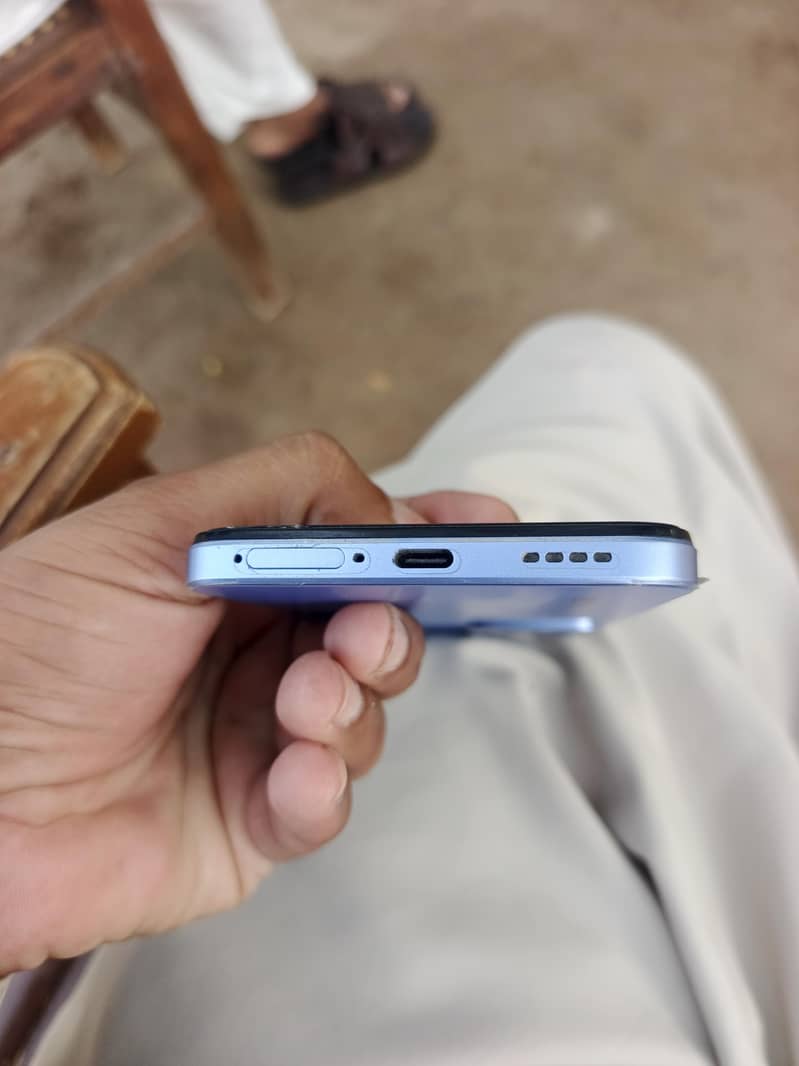 Realme C85 1