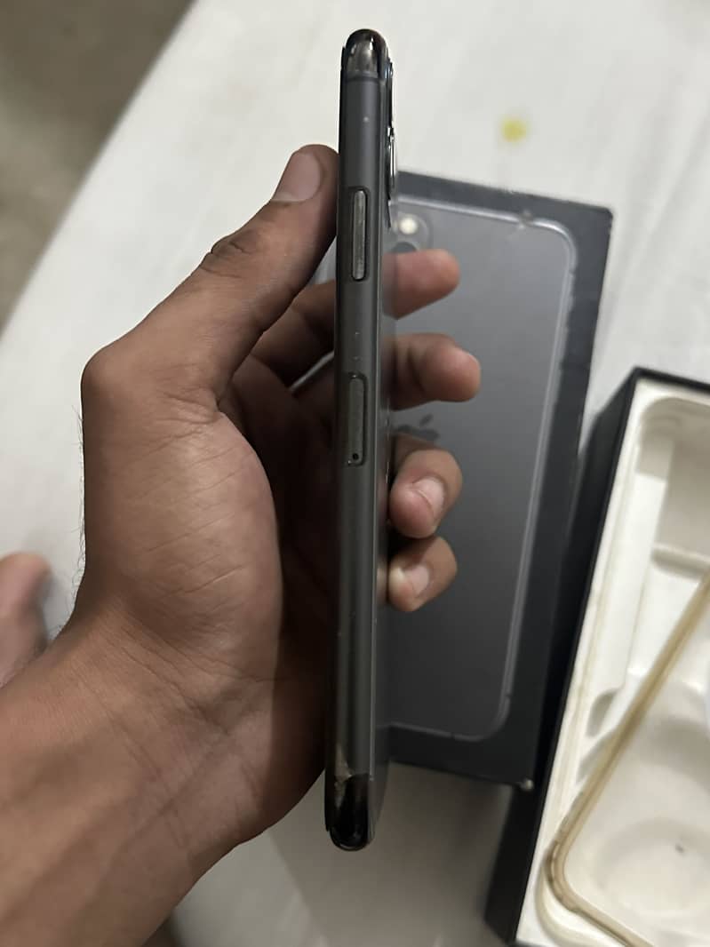 Apple iPhone 11 Pro Max 3