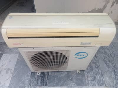 PEL 2 Ton Ac Non inverter new condition/Gas stored