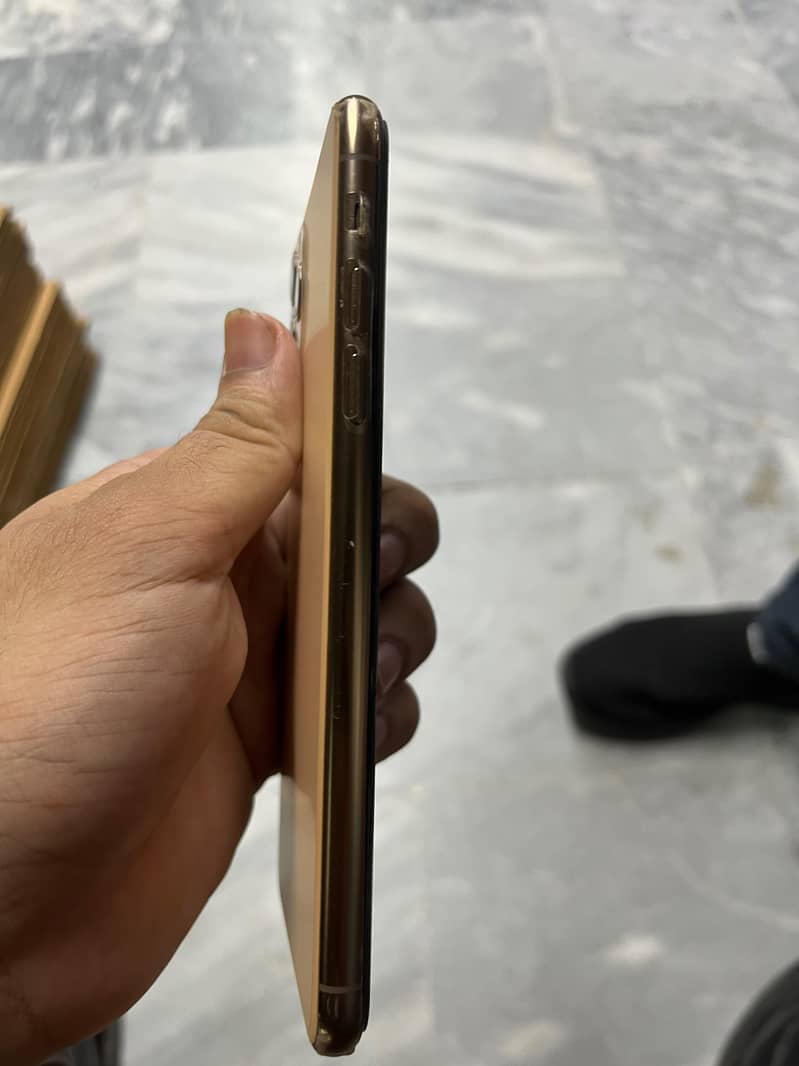 Apple iPhone 11 Pro Max 3