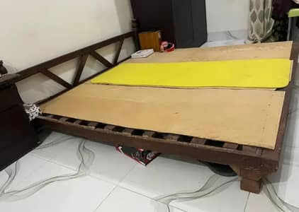 king size bed with 2 side tables