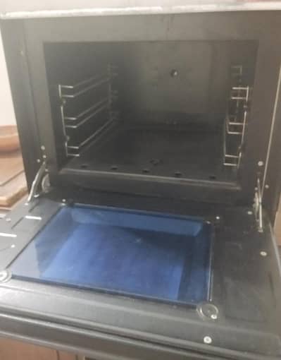 SLIGHTLY USED GAS OVEN IN A 1 CONDITION LIKE NEW