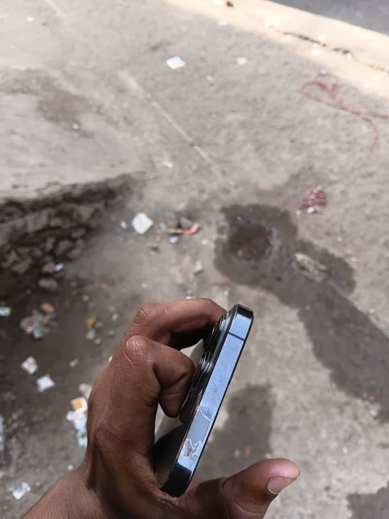 Apple iPhone 13 Pro Max 2