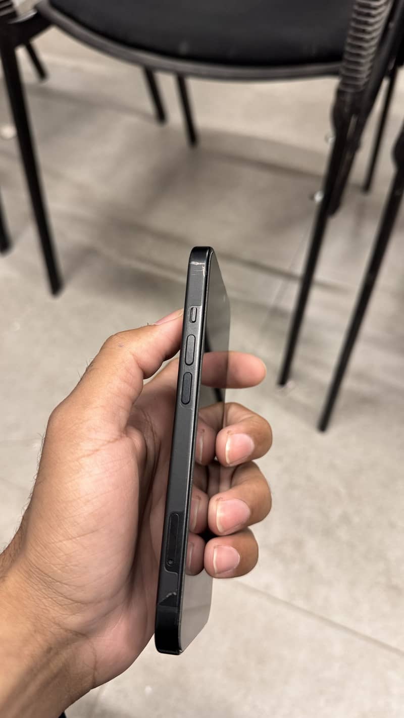 Apple iPhone 15 4
