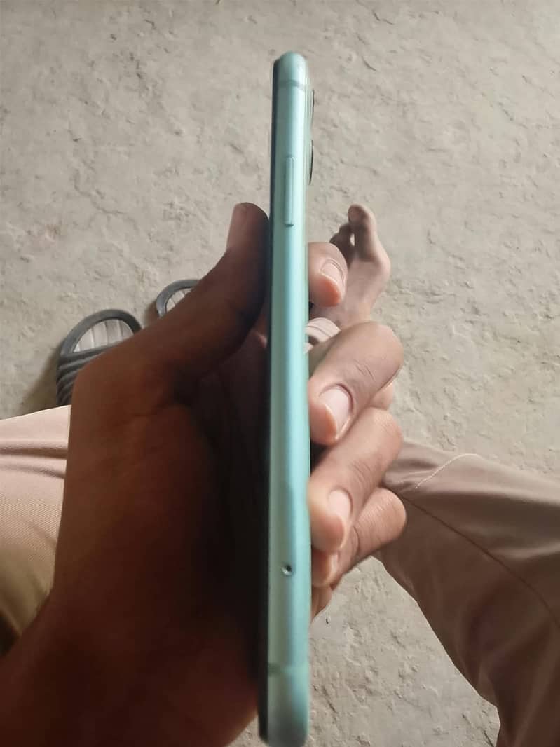 Apple iPhone 11 3