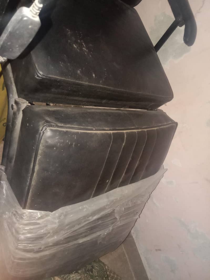 Faical Chair 2
