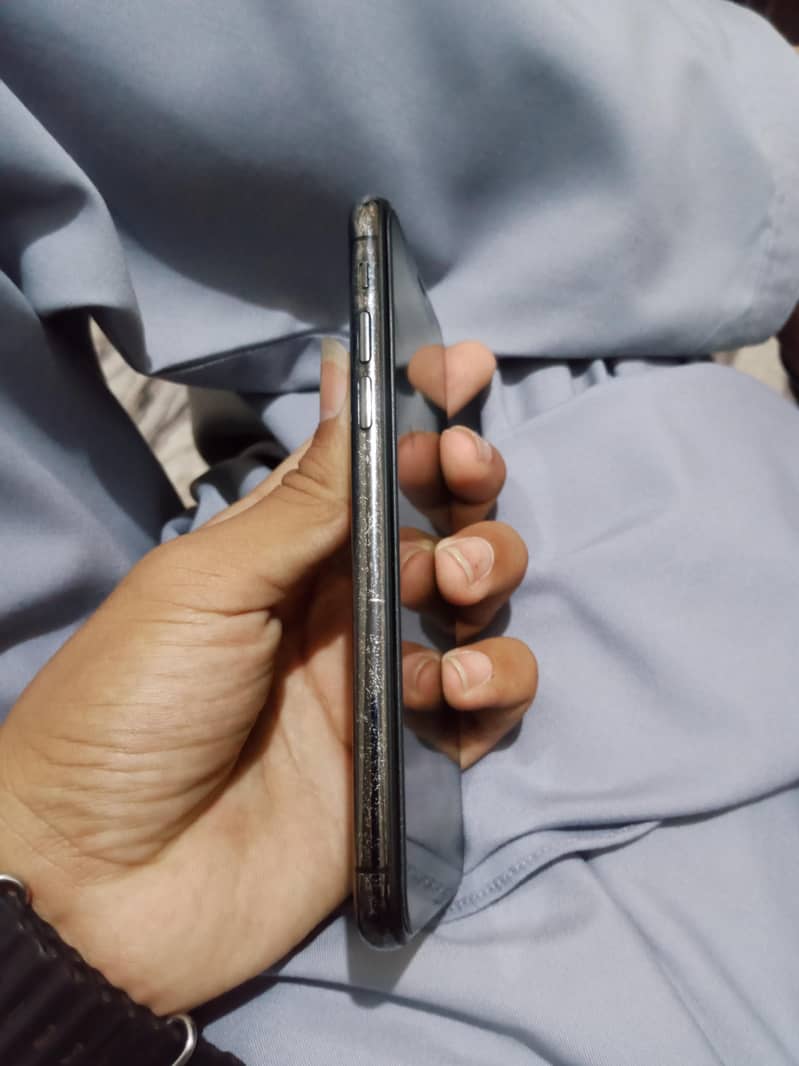 Apple iPhone X 4