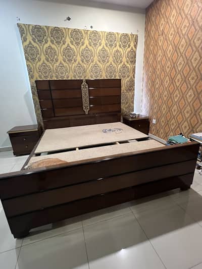 Bed side table and dressing