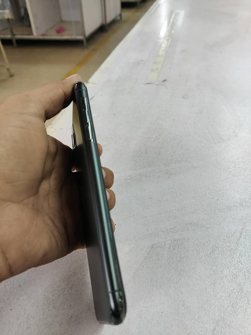 Apple iPhone 11 Pro Max 6