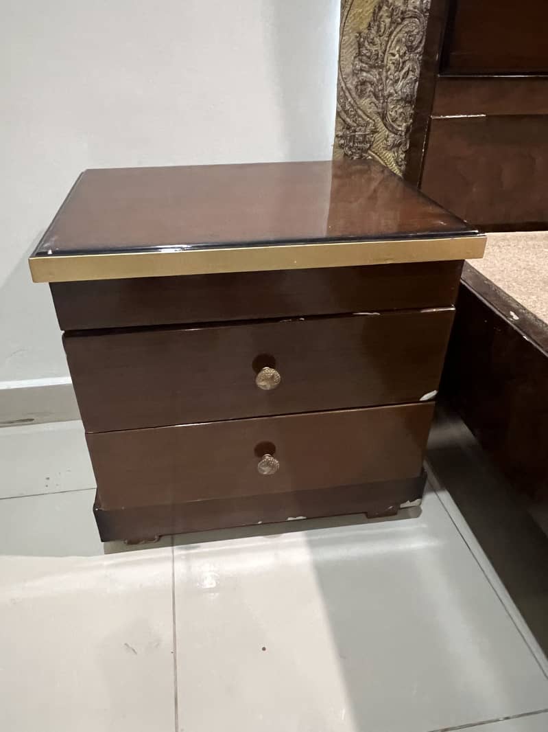 Bed side table and dressing 7